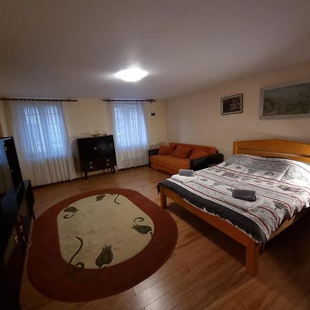 R Castle - 2 Room Apartment Brasov Exterior photo